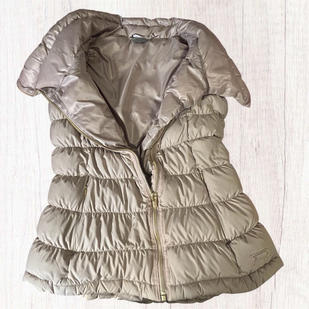 Athleta Light Tan Quilted Puffer Vest. Size Medium - Picture 5 of 12